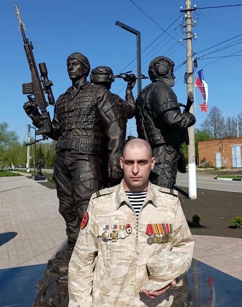 У памятника участникам СВО в Венёве.
