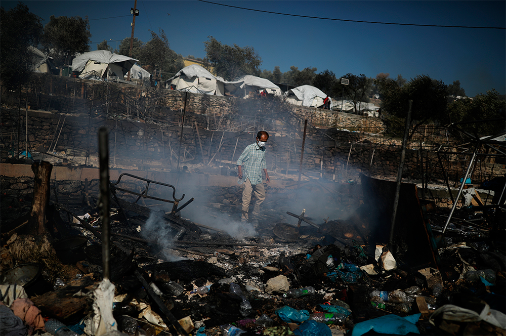 Cгоревший лагерь мигрантов «Мория».