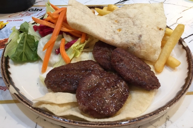 Туристы изначально жаловались на ужин в отеле.