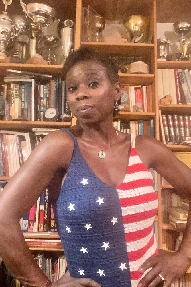 Фигуристка Сурия Бонали в своем доме. 2021 год