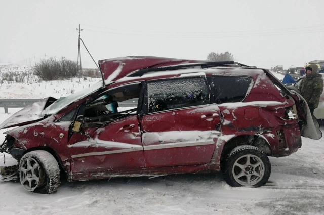 Участниками аварии стали шесть транспортных средств, в том числе пассажирский автобус.