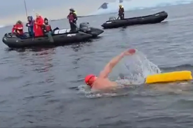 Виталий Кочнев, заплыв в Антарктиде