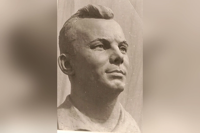 Бюст Юрия Гагарина, глина, работа Константина Кошкина.