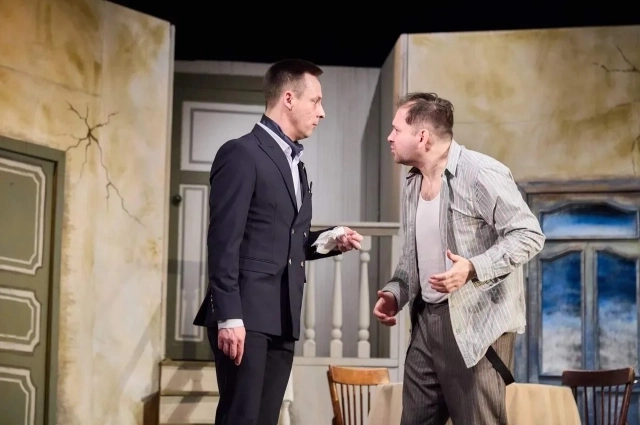 Кто из них больший аферист, покажет время.