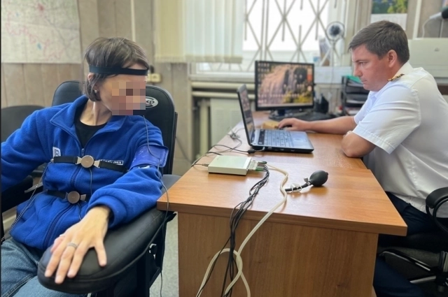 Старший специалист отдела криминалистики СУ СКР по Омской области Андрей Солодухин за работой.