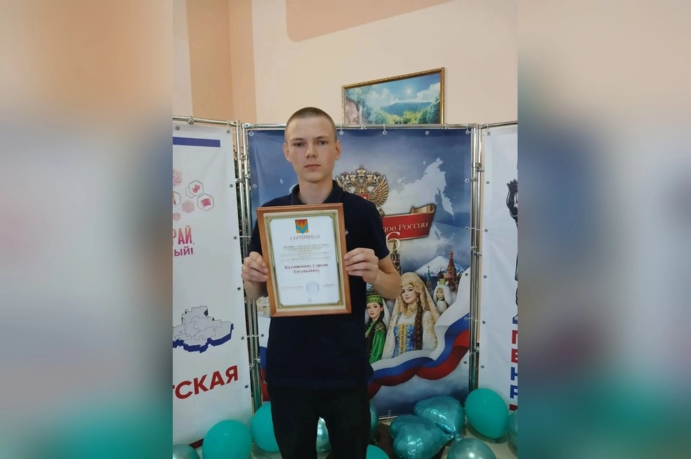 без колебаний перевёл свою премию на помощь.