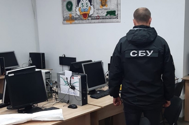 Выманивали доступ к банковским счетам: СБУ ликвидировали колл-центры.