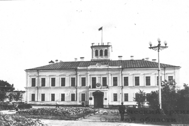 Здание Генерал-губернаторского дворца построено ещё в XIX веке. 