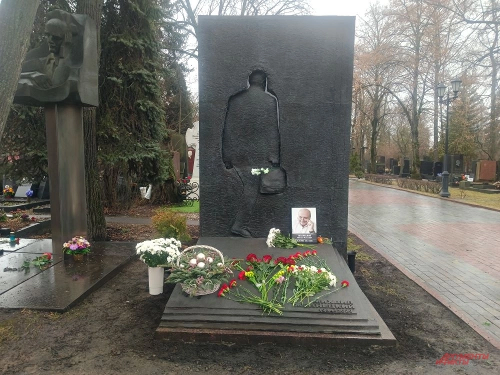 Могила Михаила Жванецкого. 