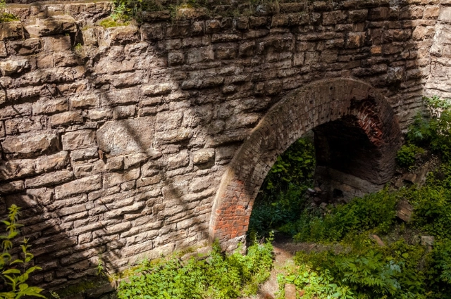По своему локтю. В Староуткинске вновь сколочена барка сплавщиков