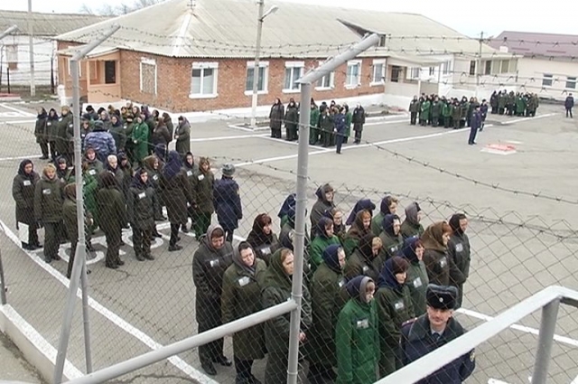 Когда в 2005 году Гусейнов участвовал в ограблении и убийстве, его мать находилась в одной из женских колоний.