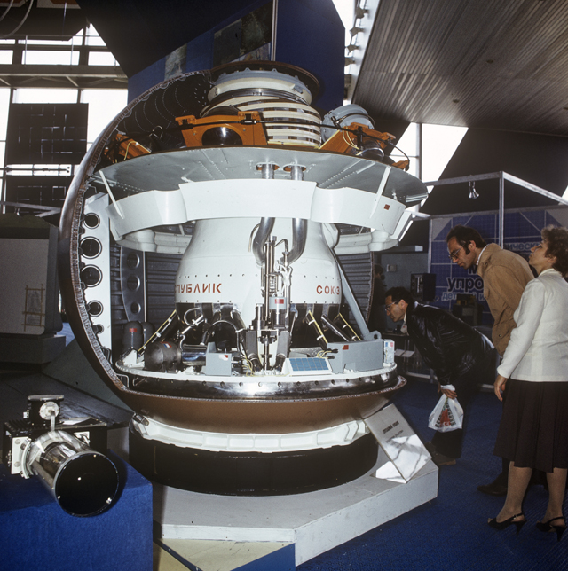Спускаемый аппарат автоматической межпланетной станции «Вега-1».