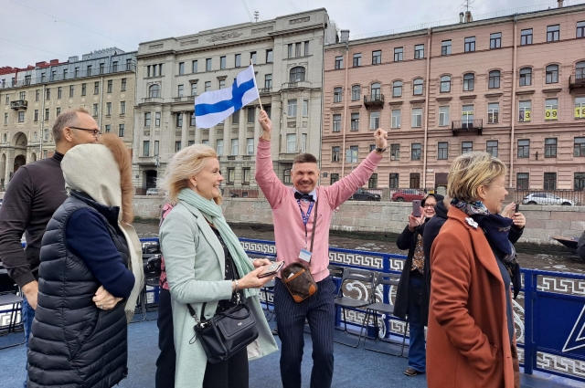Так еще недавно выглядели финские туристы в Петербурге