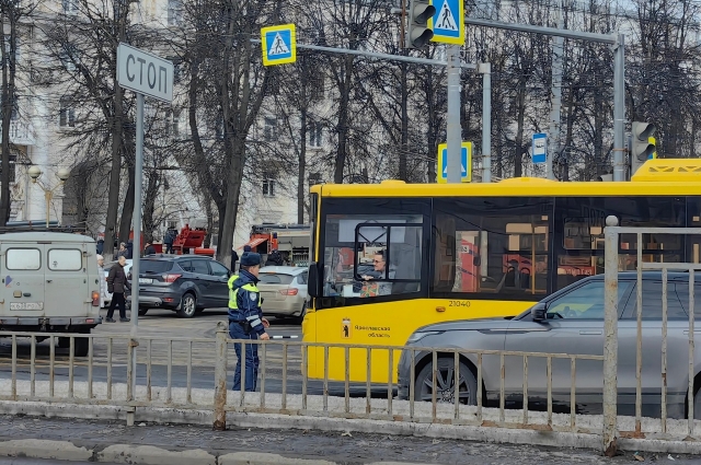 Проспект Ленина и прилегающие улицы стали красными на онлайн-картах. 