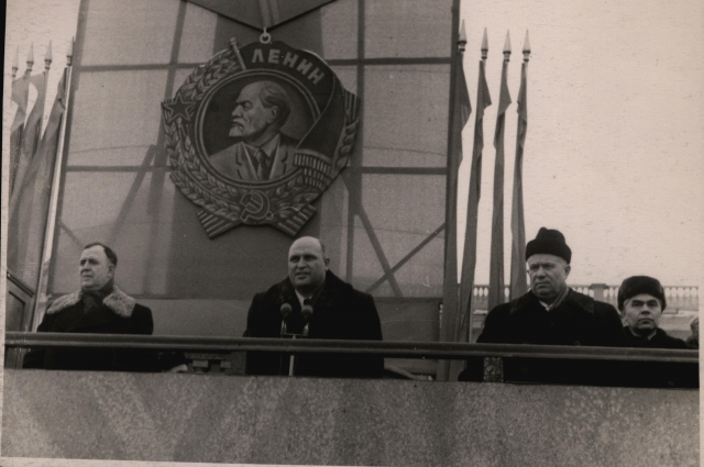 На митинге, посвященном вручению ордена Ленина