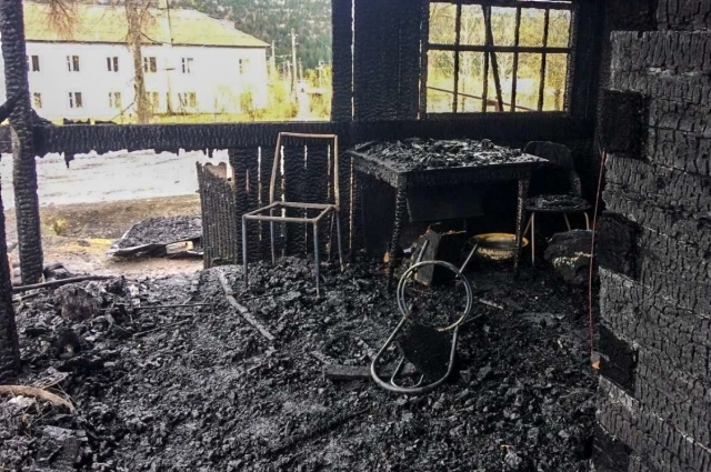 Последствия пожара в посёлке Тёплая Гора.