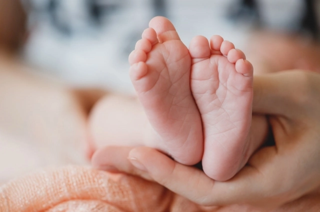 Врачи внимательно следят за состоянием матери и ребёнка, они уверены, что им сейчас ничего не угрожает.