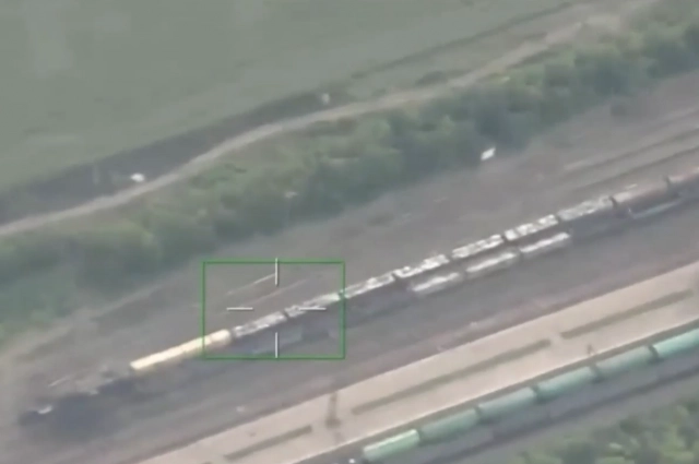 Удар по локомотиву с вооружением ВСУ в Днепропетровской области.