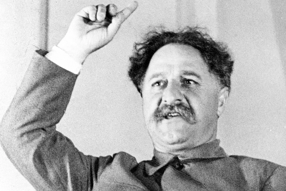 Серго Орджоникидзе выступает на Первом Всесоюзном совещании стахановцев в Кремле. 1935