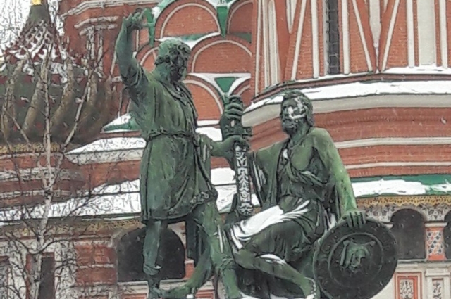 Деньги на памятник Кузьме Минину и Дмитрию Пожарскому собирали всем миром.