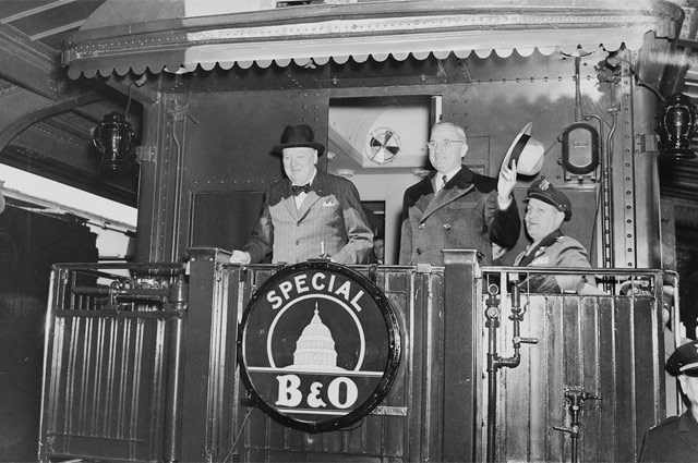 Черчилль и Трумэн отправляются в Фултон.