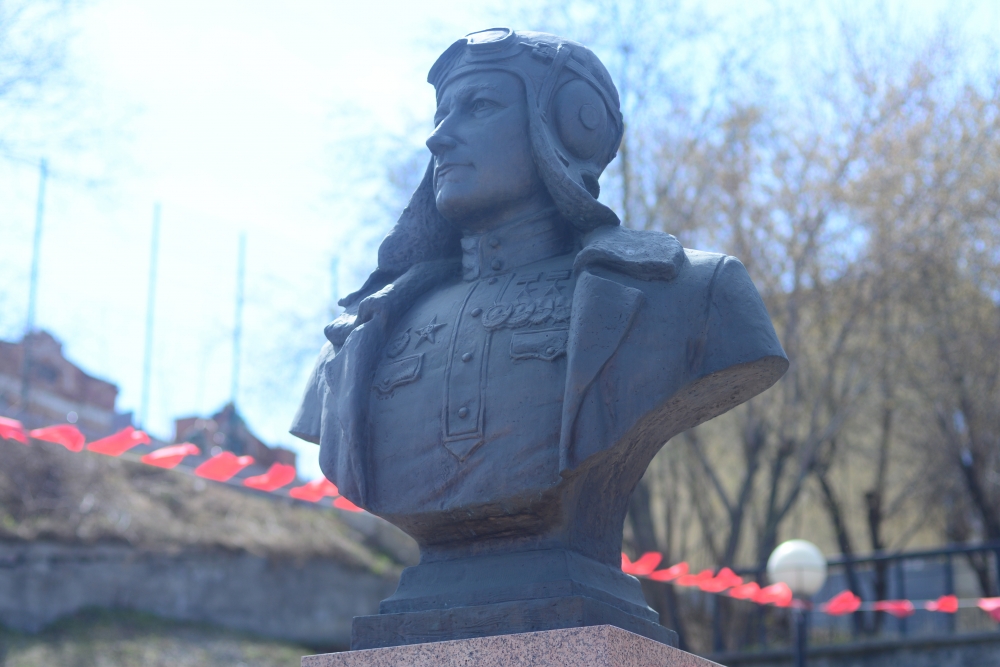 Памятник Николаю Челнокову в Иркутске