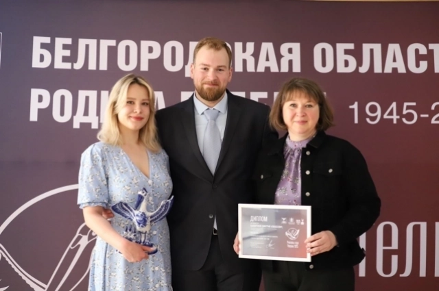 Дмитрий с супругой Ксенией и мамой Екатериной Николаевной.