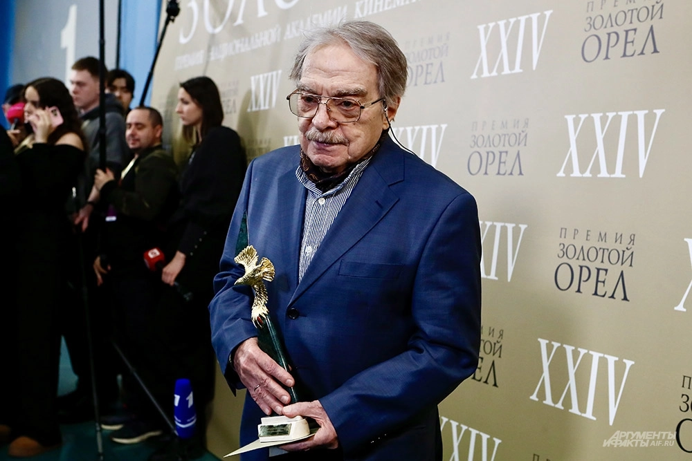 Лауреат XXIV Национальной премии в области кинематографии Лауреат XXIV Национальной премии в области кинематографии «Золотой орел» в номинации «За вклад в российский кинематограф» актер Александр Адабашьян.