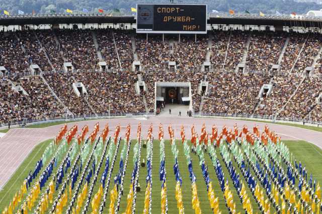 Торжественное открытие соревнований «Дружба-84» в Москве на Большой спортивной арене стадиона Лужники под официальным девизом «Спорт — дружба — мир», 18 августа 1984 года.