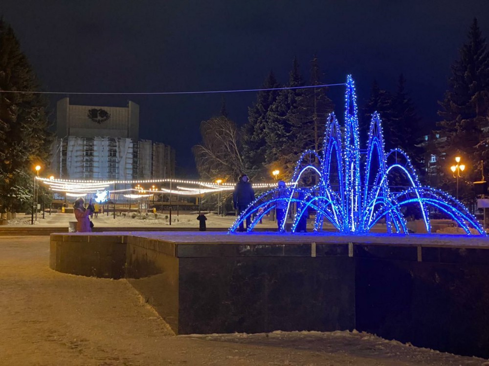 В центре Челябинска уже появились светящиеся фигуры.