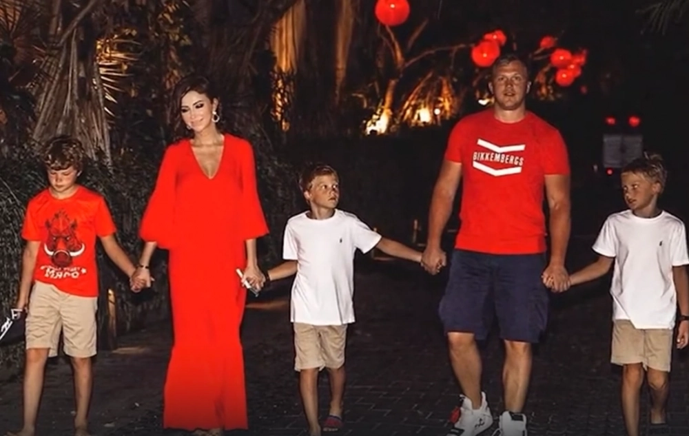 Елена и Алексей Блиновские со старшими детьми.