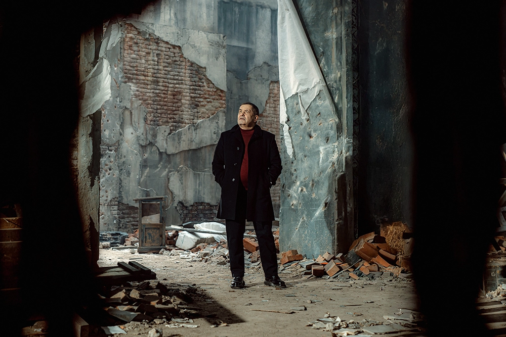 Визуальное решение клипа, как и фильма, нацелено на передачу атмосферы начала войны.