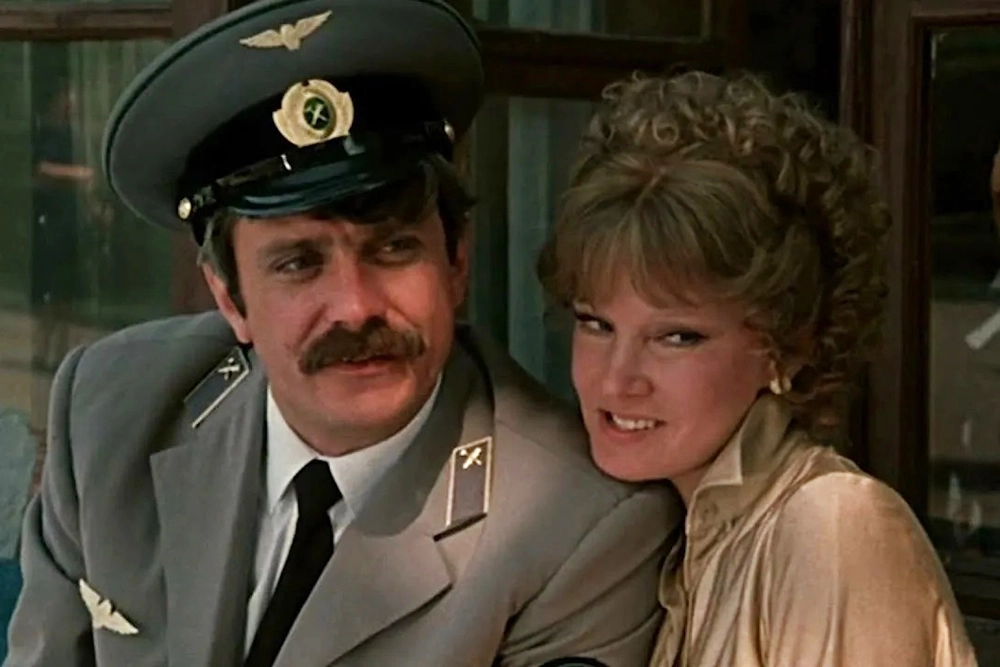 Заслуженный артист РСФСР, лауреат премии Ленинского комсомола Никита Михалков и актриса Людмила Гурченко в фильме «Вокзал для двоих»