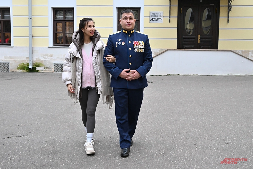 Артём Подлесный с супругой.