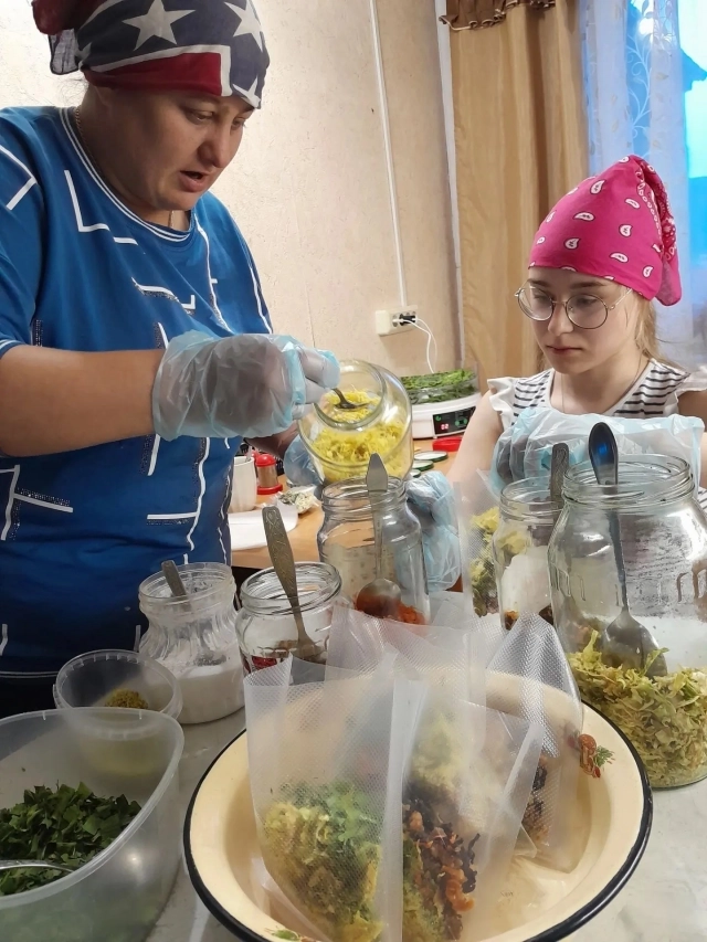 Готовить супы-полуфабрикаты для участников СВО Оксана придумала сама.