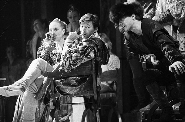 Александр Збруев в спектакле театра «Ленком» «Гамлет» в постановке Глеба Панфилова. 1984 г.