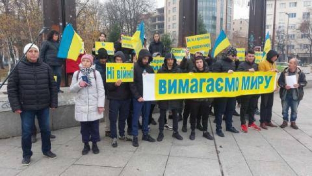 Украинские беженцы требуют мирные переговоры в Болгарии.