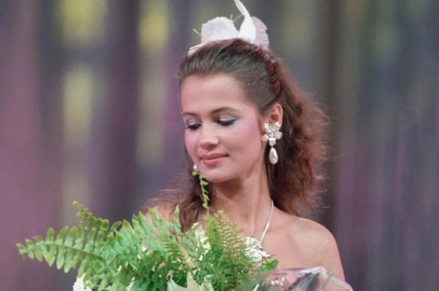 Вице-мисс СССР-1991 Юлия Лемигова.
