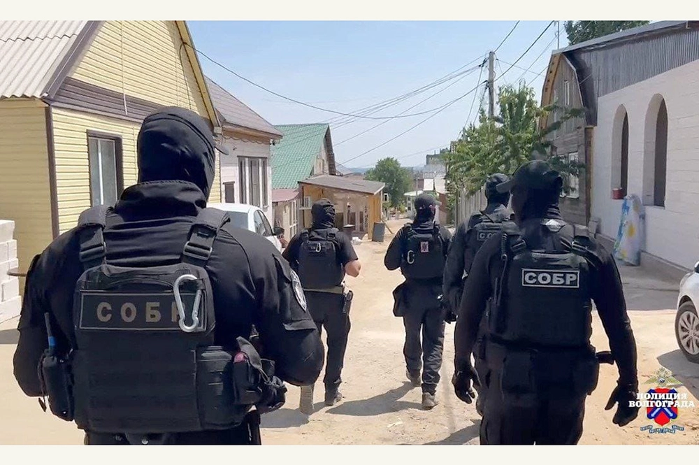 Силовики действовали при поддержке СОБРа и ОМОНа.