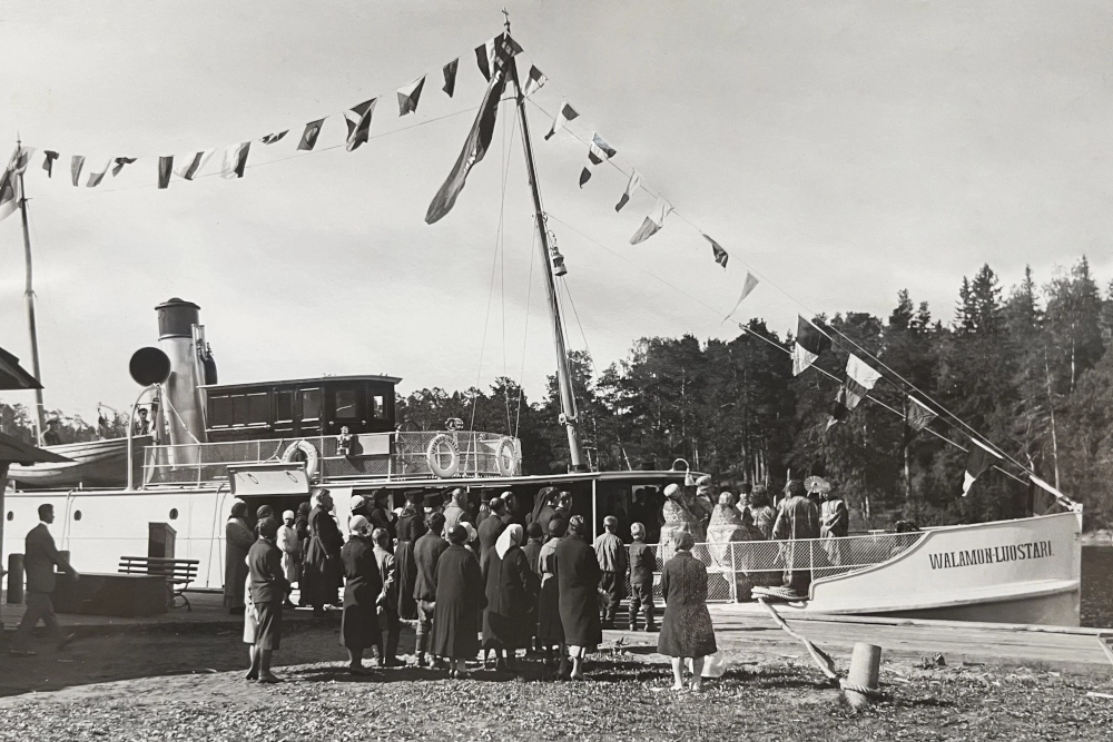 Монастырский пароход на пристани архипелага Валаам.