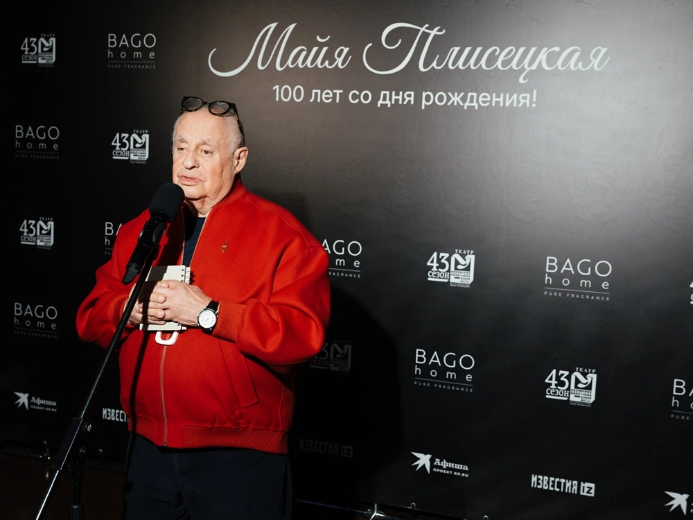 художественный руководитель театра народный артист РФ Марк Розовский.