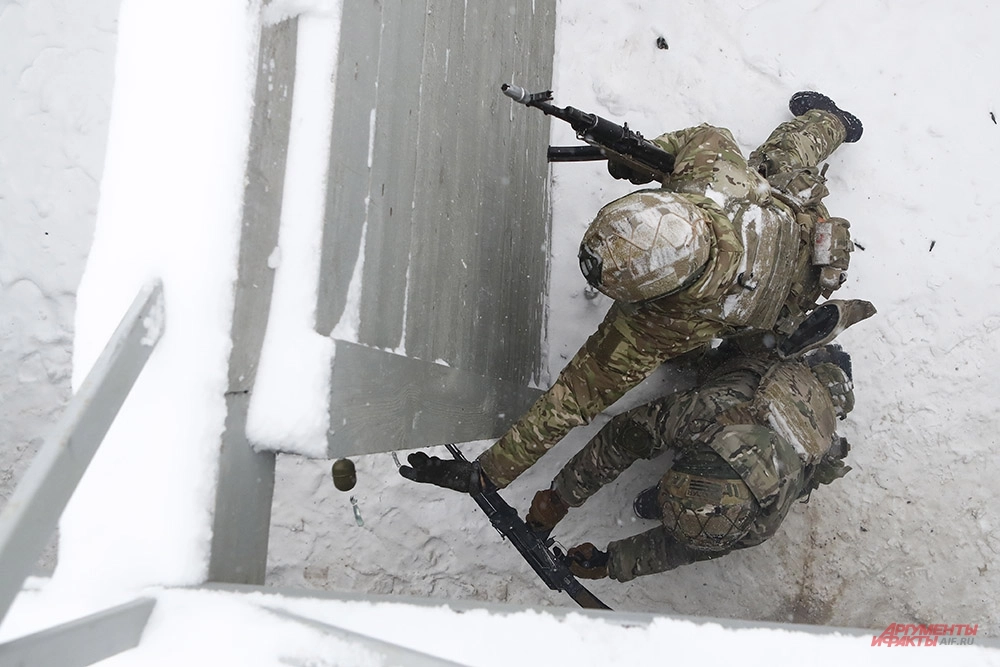 Отработка штурма зданий на примере «тактического дома».