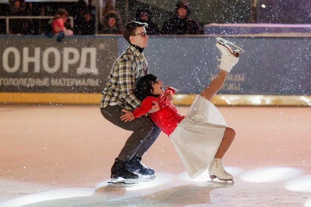 Наталья Тетерлева - студентка Лида и Алексей Брюханов -  Шурик.