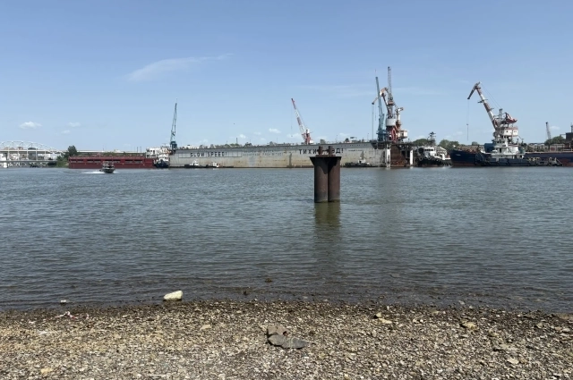 По словам местных, вода здесь очень коварная.