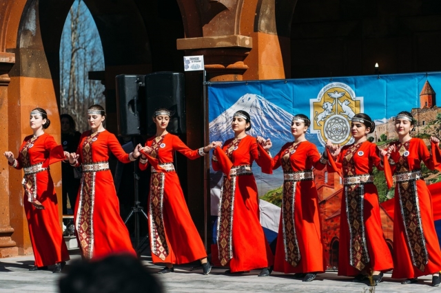 Молодёжный танцевальный коллектив «Нур».