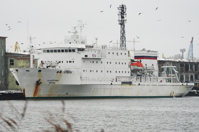 Российское научно-исследовательское судно (НИС) «Академик Иоффе» в порту Калининграда.