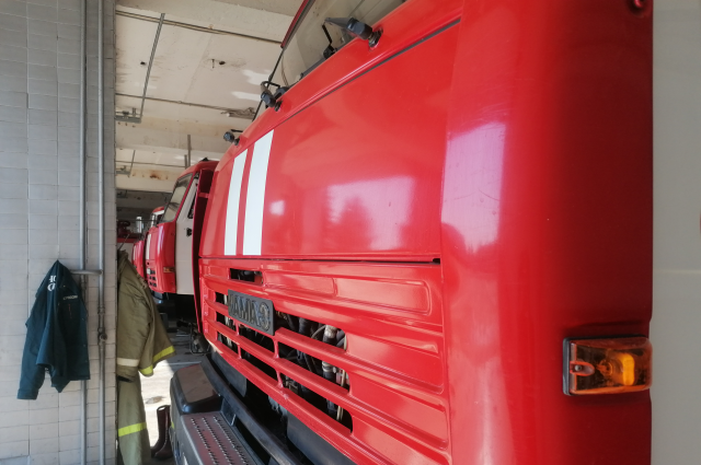 На месте ЧП работали пожарные МЧС.