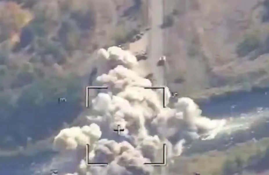 удар по мосту в Покровском.