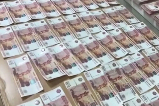 Мошенники украли у бойца СВО 2,5 млн рублей, пока тот лечился в госпитале после ранения.