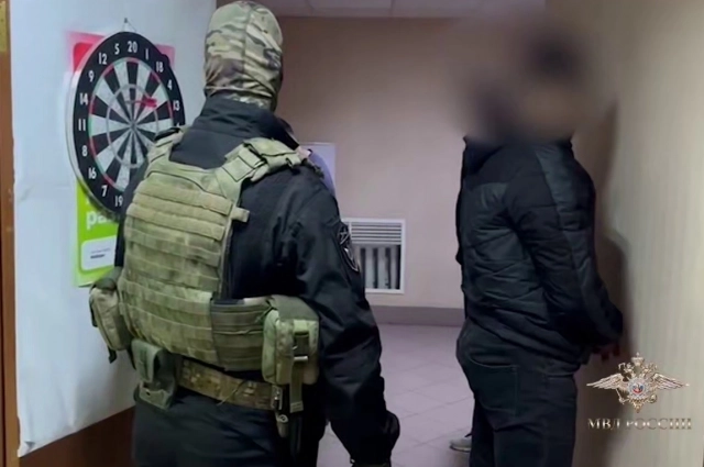 Задержанные в Челябинской области мошенники.